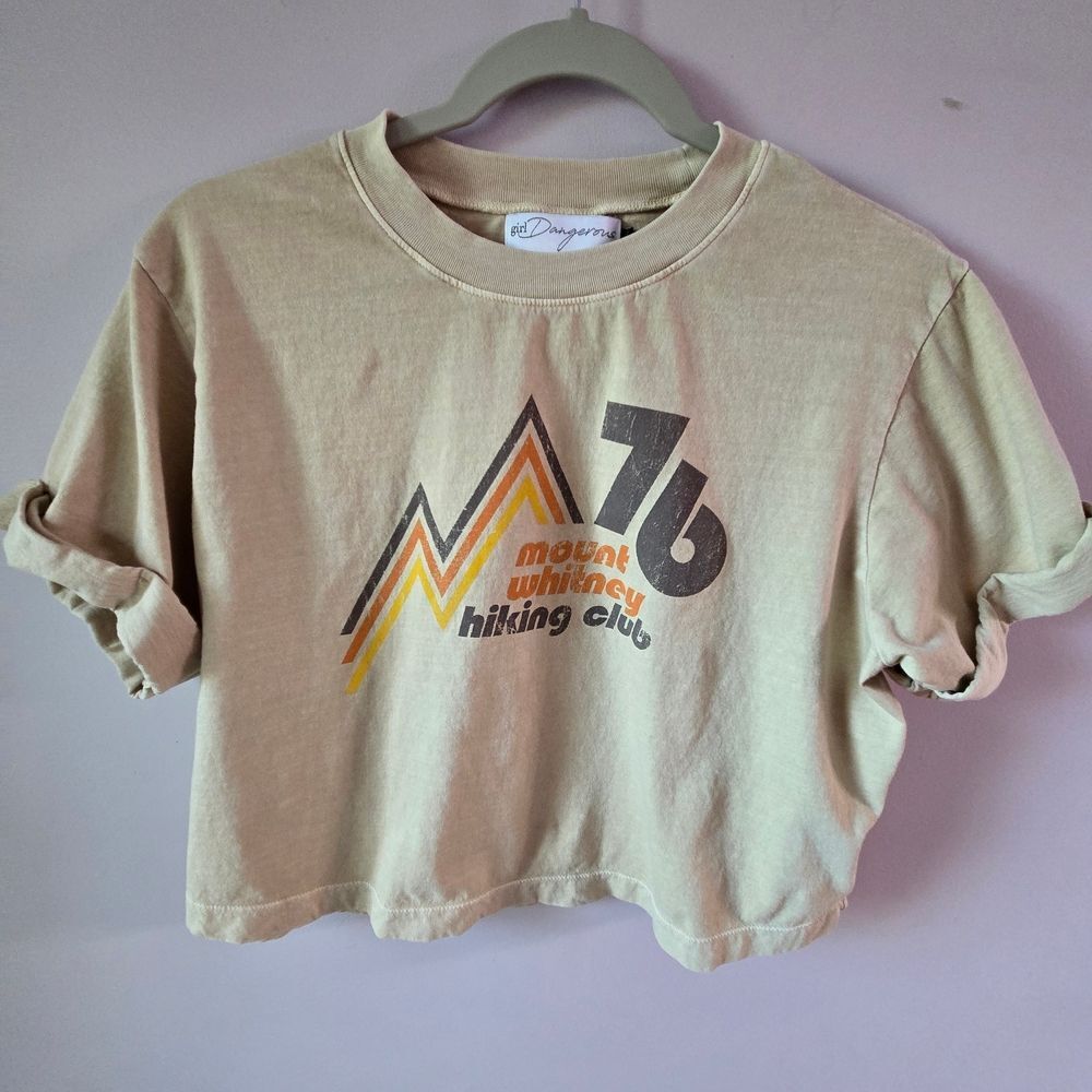 Girl Dangerous "Mount Whitney Hiking Club" Crop Tee SZ MED